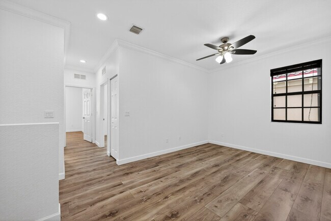 Building Photo - 10384 Wellington Parc Dr