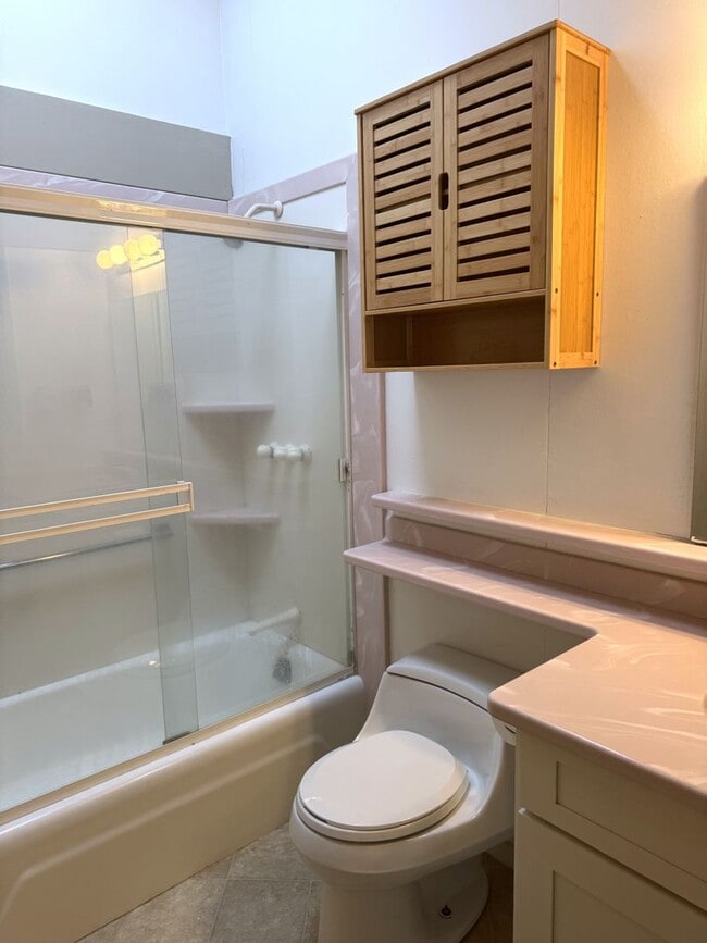 Building Photo - Peaceful Manoa - Well maintained 3 bedroom...