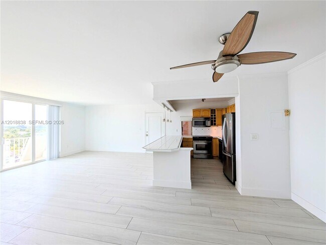 Building Photo - 7133 Bay Dr