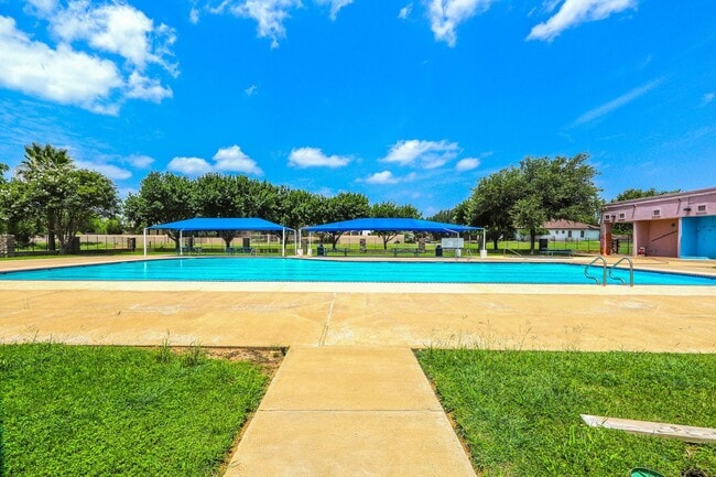 Building Photo - 306 Cinnamon Teal Loop