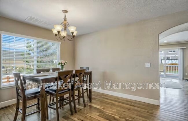 Building Photo - 10904 Cascading Spring Cir