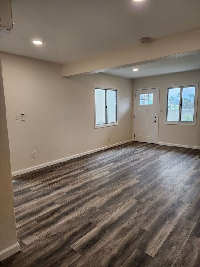 Building Photo - La Mesa Village Jr. One Bedroom-NICE SPACE