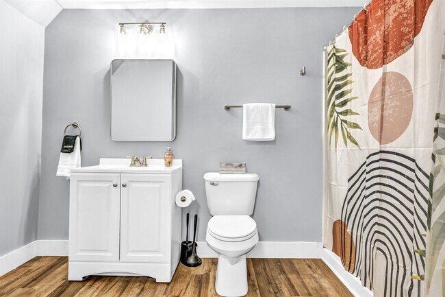 Building Photo - 1501 E 105th St