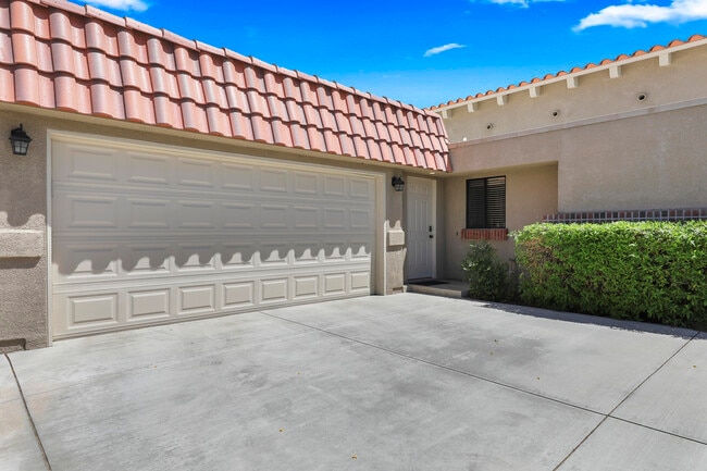Building Photo - 40492 Bay Hill Way