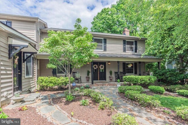 Building Photo - 607 Lancaster St