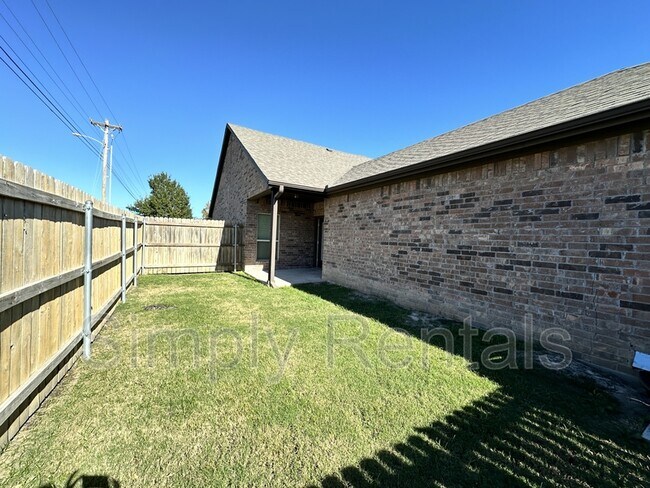 Building Photo - Baylor 501 - 1