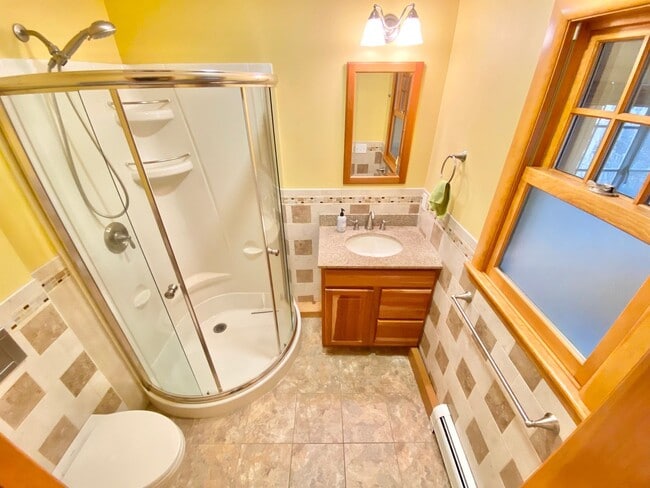 Building Photo - 4 Bedroom Home in Burlington VT Available NOW!