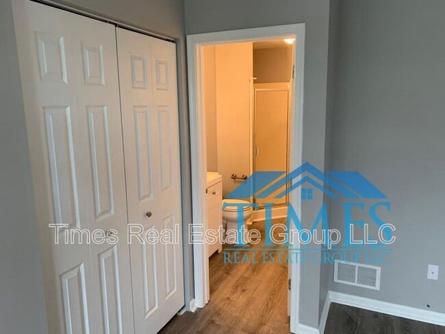 Building Photo - 690 Metro Ct