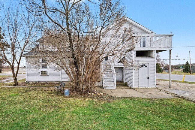 Building Photo - 8009 E Bristol Rd