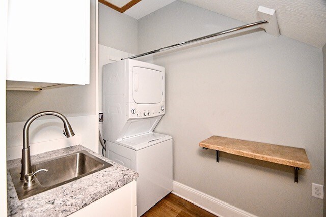 laundry room - 172 Diamond Ct SE