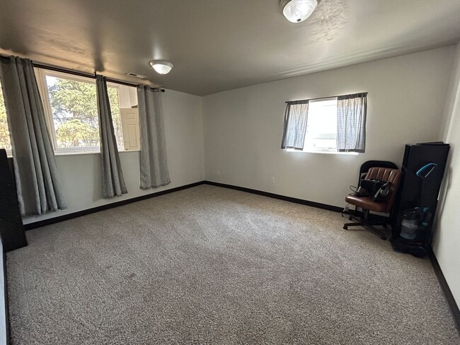 Building Photo - CHRISTMAS SPECIAL!! RURAL Single family home!