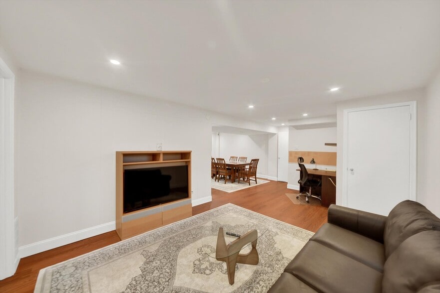 Building Photo - 5119 Niagara Pl