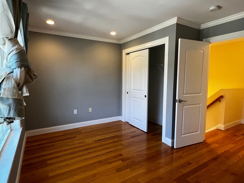 Building Photo - 54 Holton St