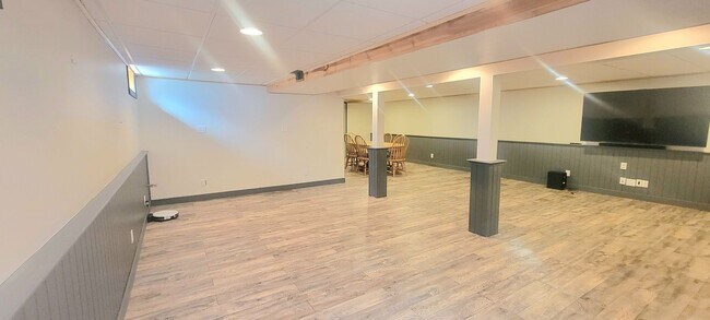 Building Photo - Small town Macon!