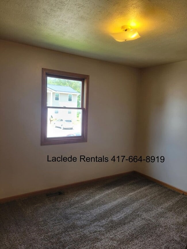 Building Photo - 2 BEDROOM 1 BATHROOM APARTMENT FOR RENT