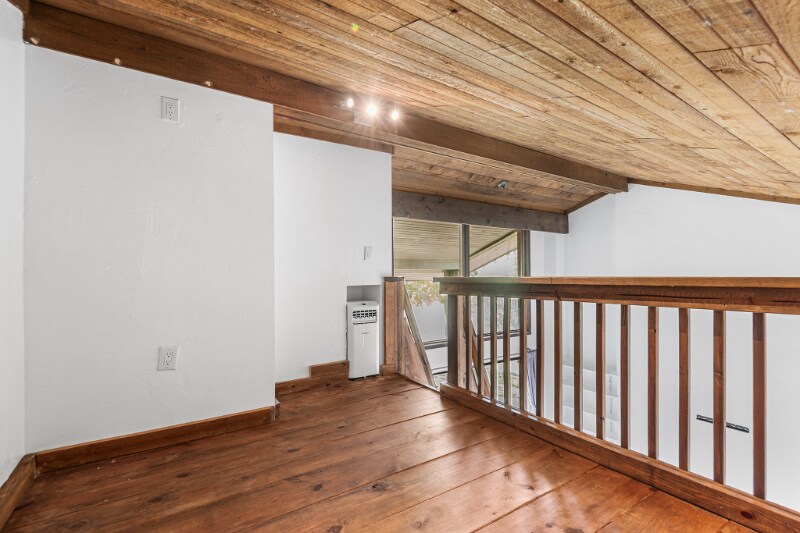 Building Photo - 2036 Corner Lake Dr