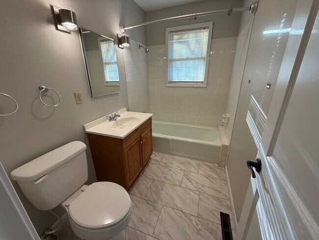 Building Photo - 105 Milton Dr