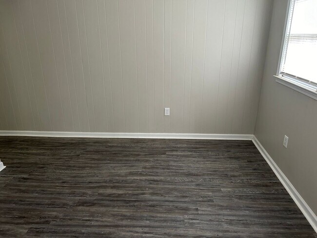 Building Photo - 412 Kingston Ave