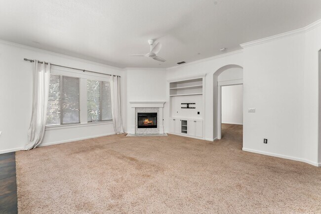 Building Photo - 10000 Shana Way