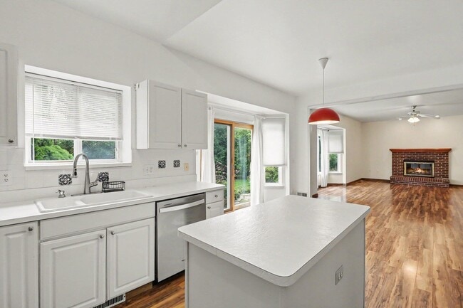 Building Photo - 2457 Cliffside Ct