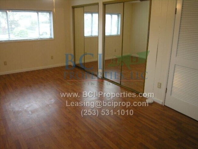 Building Photo - 7440 S Pine St