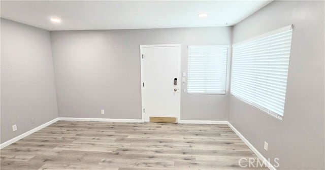 Building Photo - 10527 Western Ave