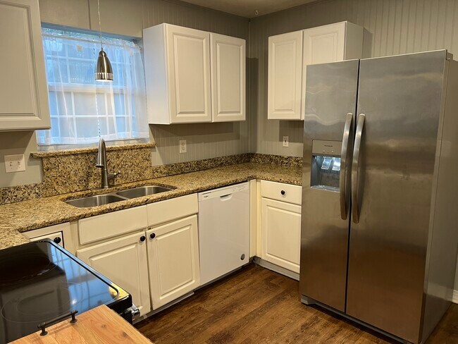 Building Photo - 68 Summer Oaks Dr