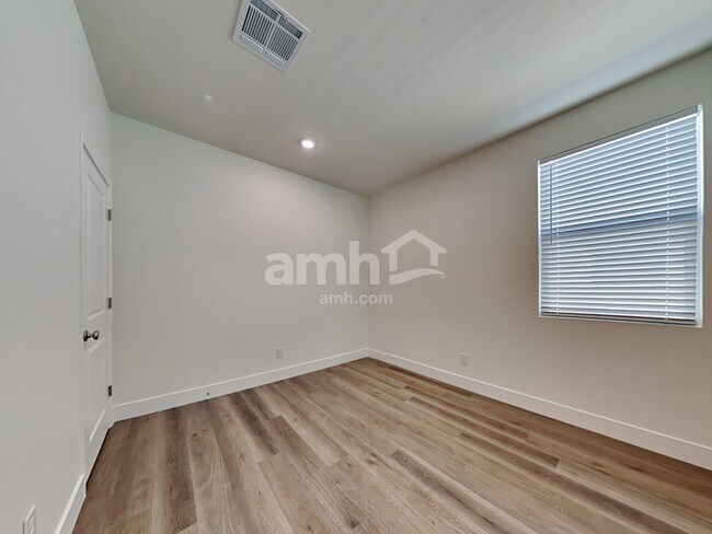 Building Photo - 502 Speckled Orchid Pl