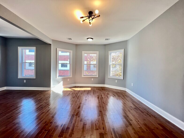 Building Photo - 255 N 19th St
