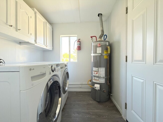 Building Photo - 1007 De Foe St