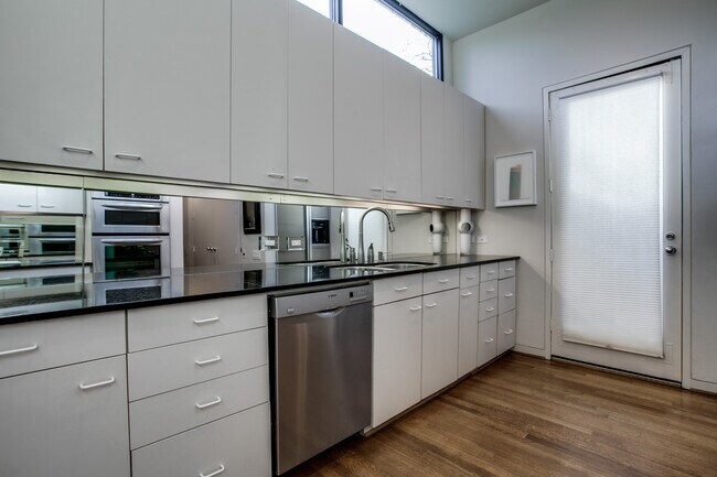 Building Photo - 4114 Normandy Ave