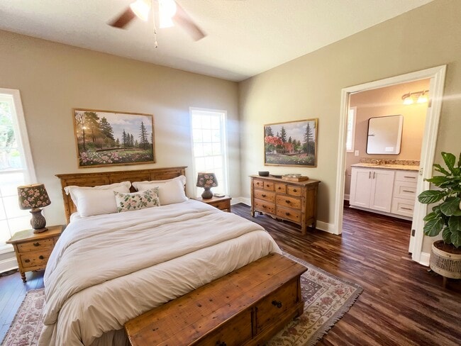 Building Photo - 201 Silverthorn Dr