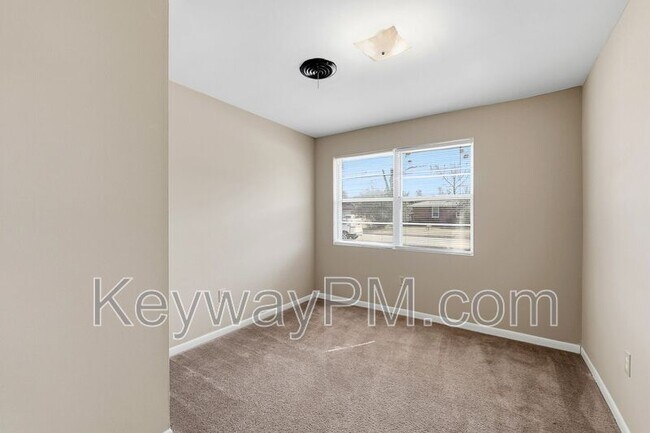 Building Photo - 3645 Westwood Dr