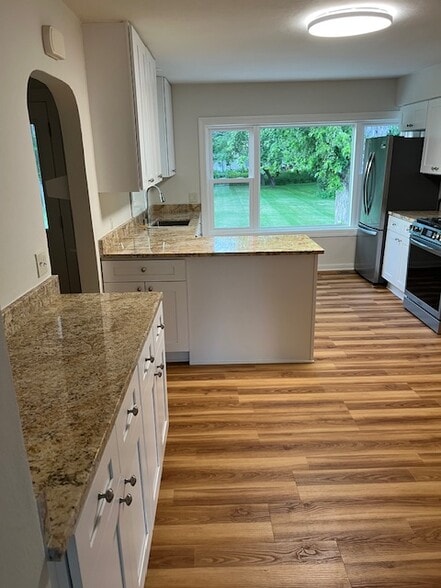 Building Photo - 402 E Calumet Rd