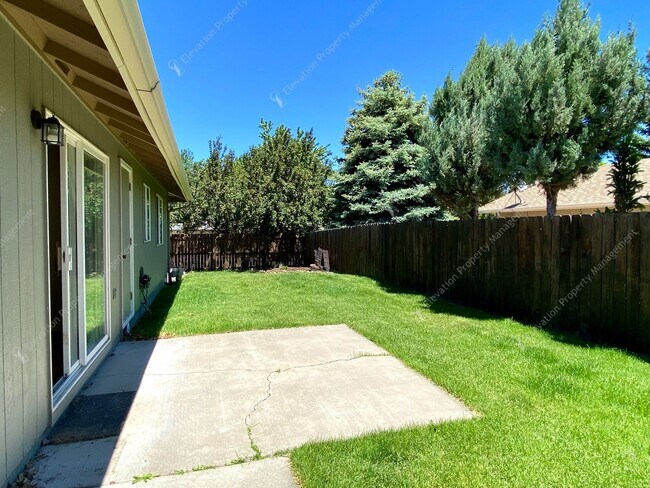 Building Photo - Charming Bend Home | Single-Story Living
