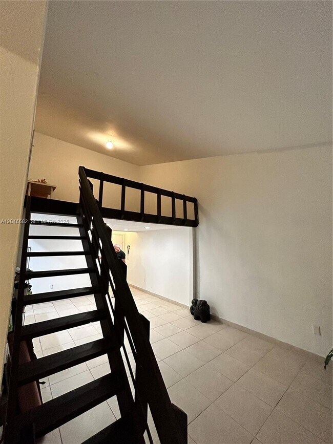 Building Photo - 9421 Fontainebleau Blvd