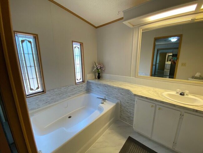Building Photo - 2/2 Lady Lake Home