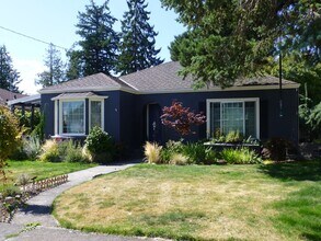 Building Photo - 4 Bedroom, 2 Bathroom House!