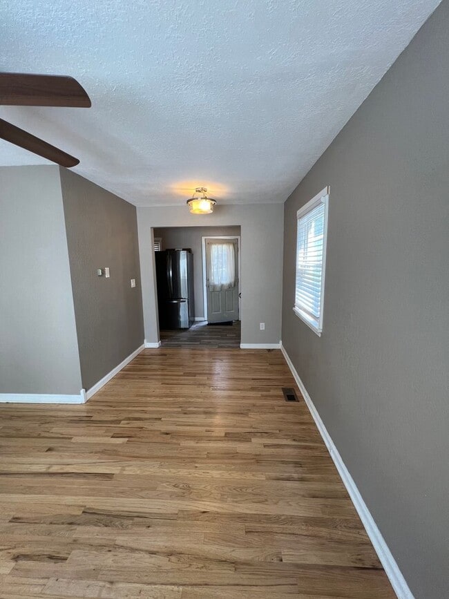 Building Photo - Cute East Denver Bungalow