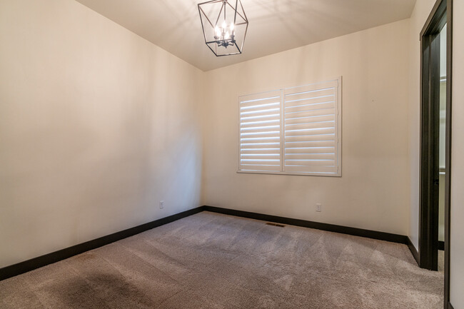 Building Photo - 2094 Two Wood Dr