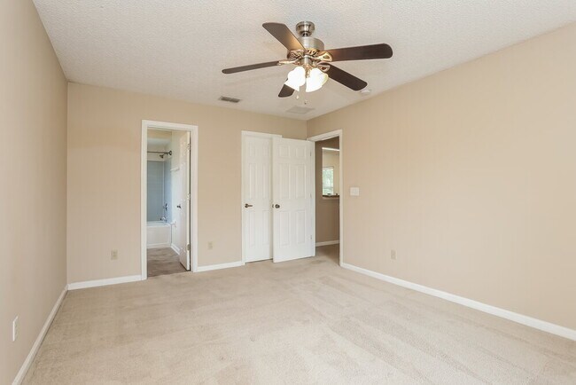 Building Photo - 2141 Ardencroft Dr