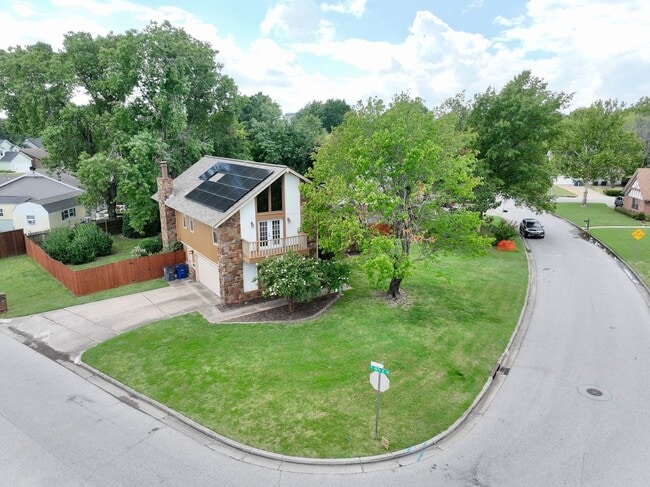Building Photo - 3 Bedroom 2.5 Bath total 2,448 Square feet