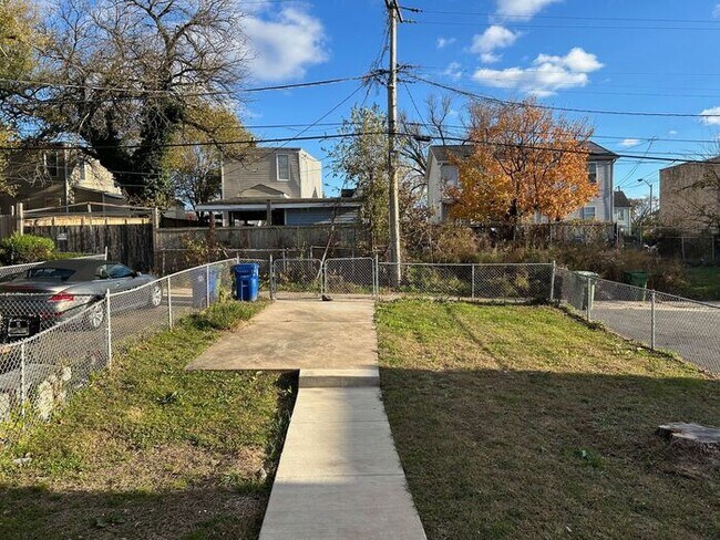 Building Photo - 3 Bedroom Semidetached