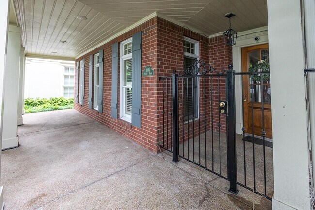 Building Photo - Gorgeous Riverfront home in Harbor Town