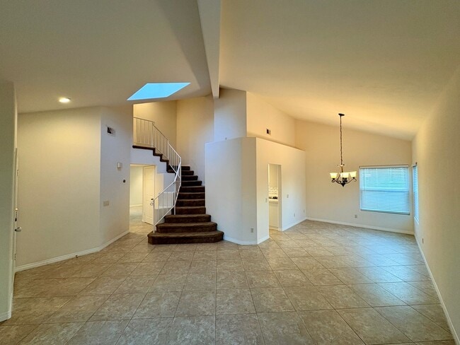 Building Photo - Beautiful Two Story Home with Large Yard - Oceanside