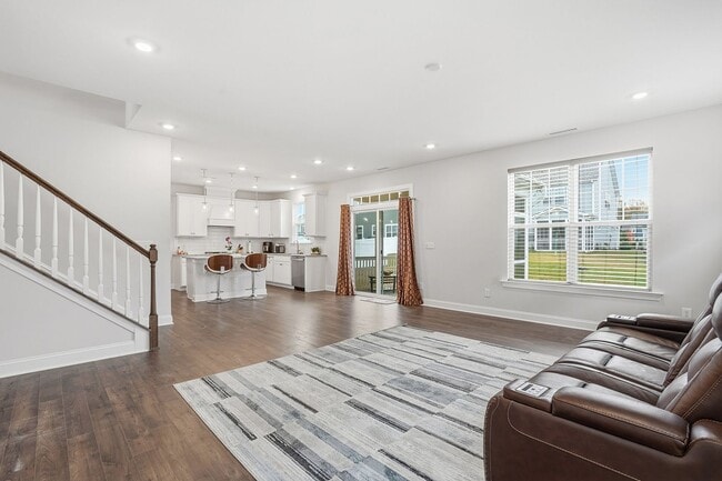 Building Photo - AVAILABLE BEAUTIFUL AND COMFORTABLE HOME