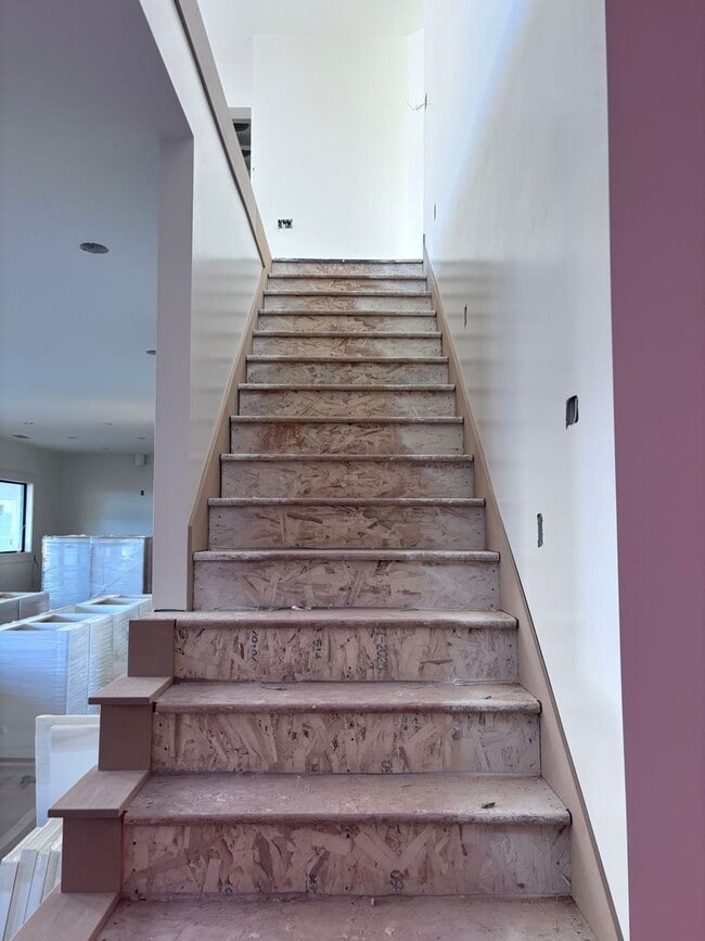 Building Photo - 5 bed 4.5 bath home with pool in Crimson Cliff Boundary