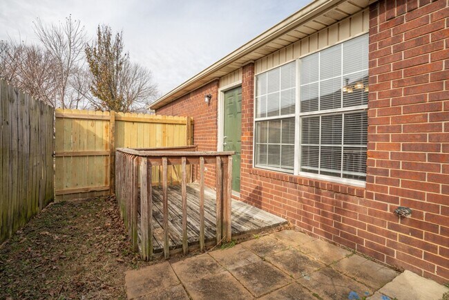 Building Photo - 1518 N Bernice Dr