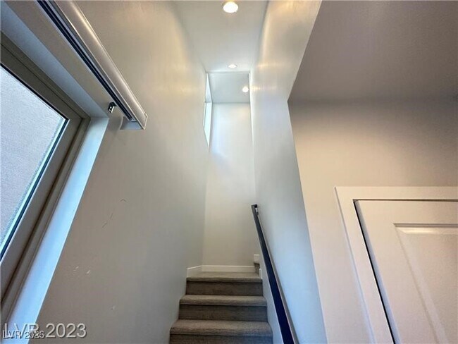 Building Photo - 11611 Earth Stone Ave