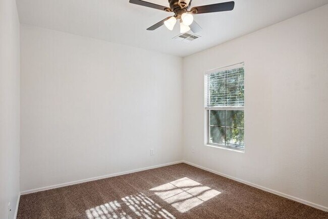 Building Photo - 3076 W Silver Creek Dr